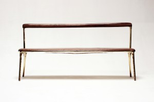 <a href=https://www.galeriegosserez.com/gosserez/artistes/loellmann-valentin.html>Valentin Loellmann </a> - Brass - Banc avec dossier
